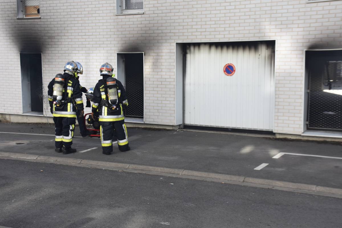 , Infos pour les passionnés : Une voiture prend feu dans le garage d’un immeuble à Châteaudun : neuf habitants évacués