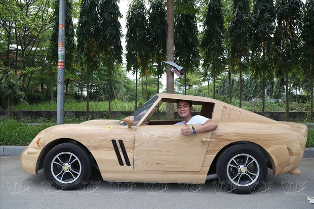 Une superbe collection de voitures en bois a l'echelle 2/3 "made in Vietnam" hinh anh 1