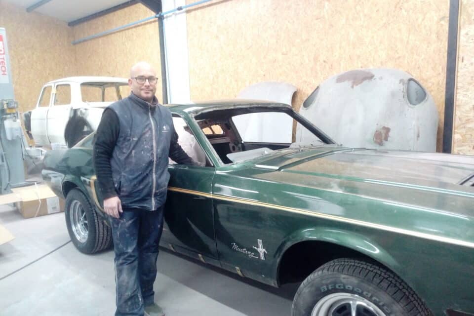 Eddy Zimmermann, ici devant une Mustang Fastback de collection