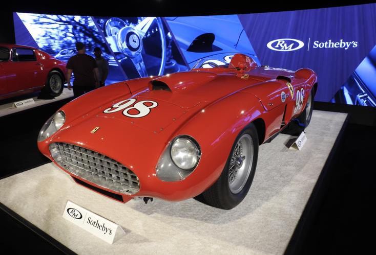 Les Italiens ont décroché la deuxième place du classement des ventes aux enchères dont les recettes ont atteint les plus gros chiffres, avec la Ferrari 410 Sport Spider de 1955, adjugée à plus de 22 millions de dollars.