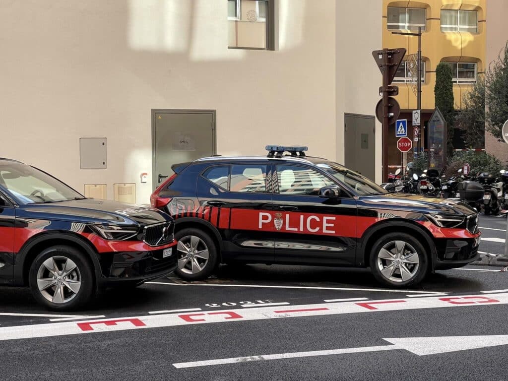 , Revue de presse internet  : Les voitures de la police monégasque retrouvent leurs couleurs d’antan