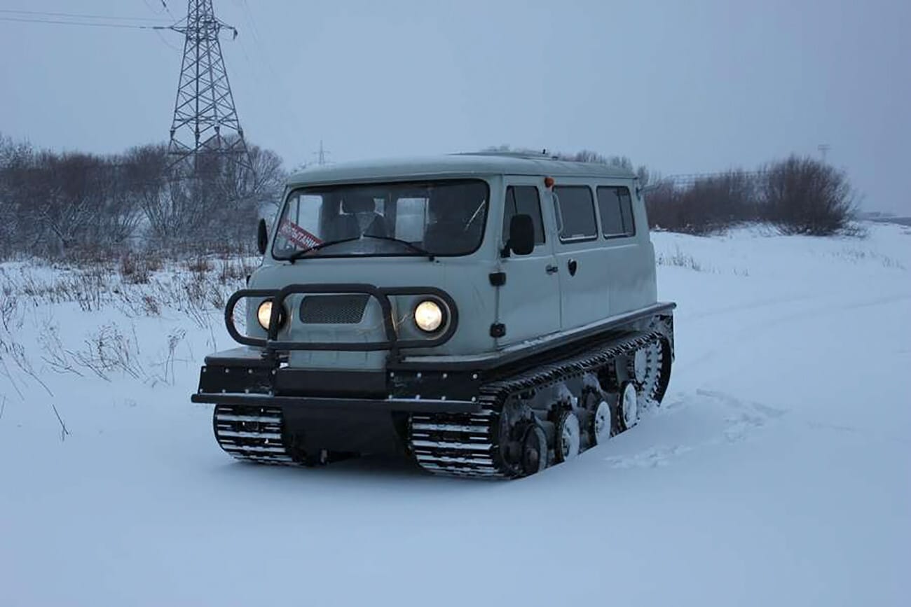 Sur internet : Minivan à chenilles, cet insolite tout terrain prêt à affronter les étendues sauvages de Russie